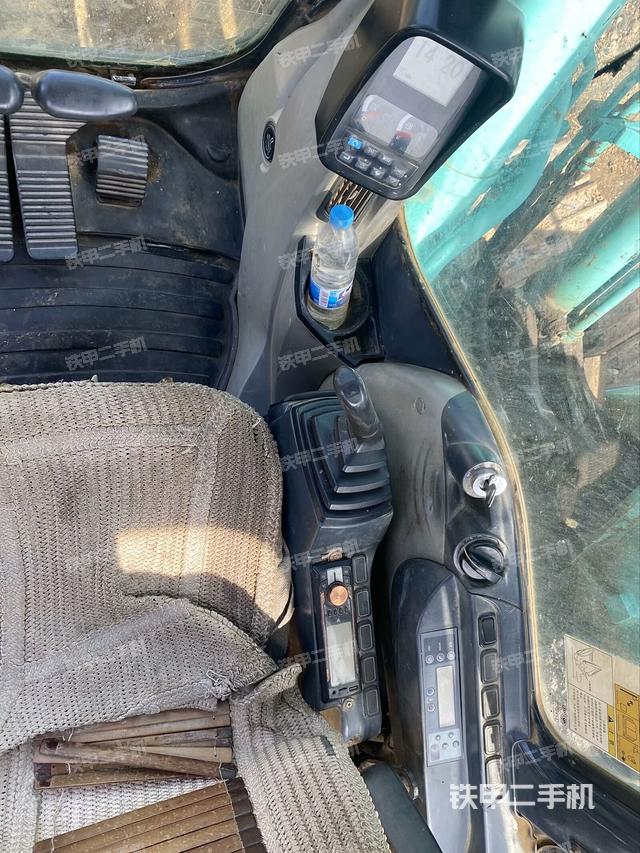 驾驶室整体（整机外观）