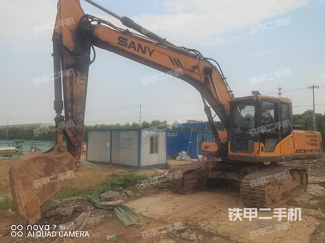 三一重工SY215C挖掘机