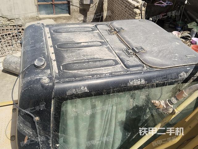 驾驶室顶部（整机外观）