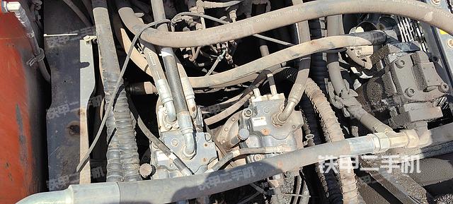 回转马达和主控阀（整机外观）