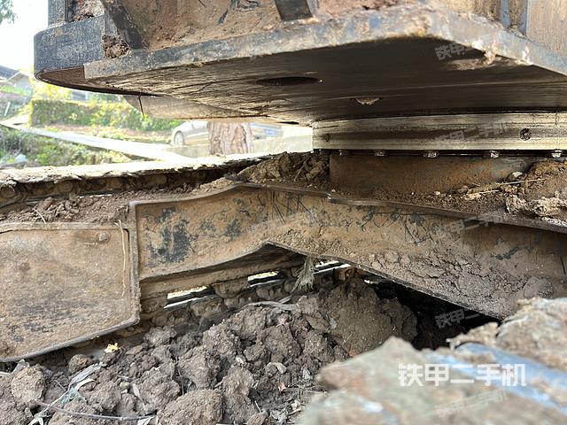 回转马达和主控阀（整机外观）