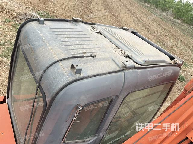 驾驶室顶部（整机外观）