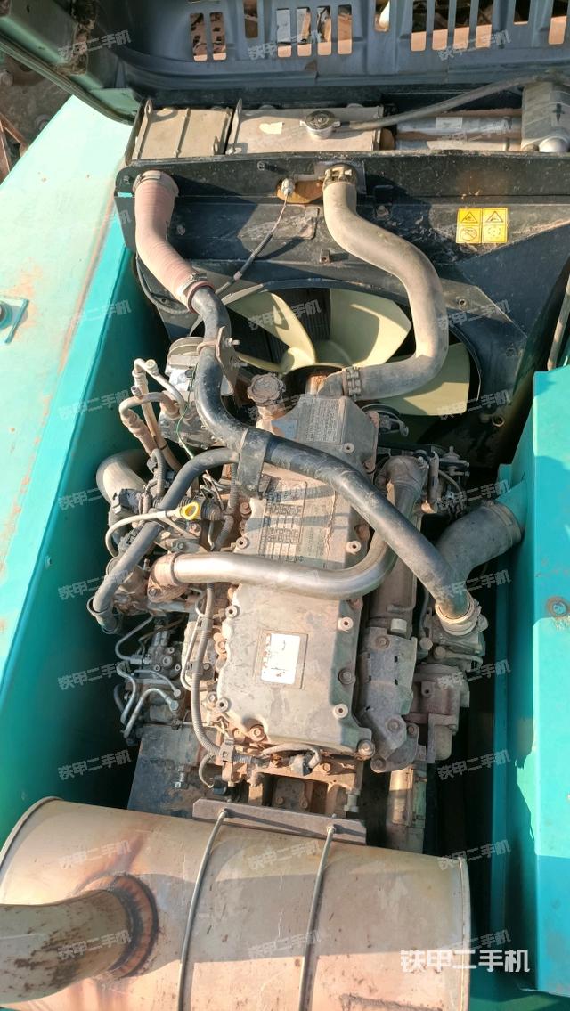 發(fā)動(dòng)機(jī)室（上車部件）