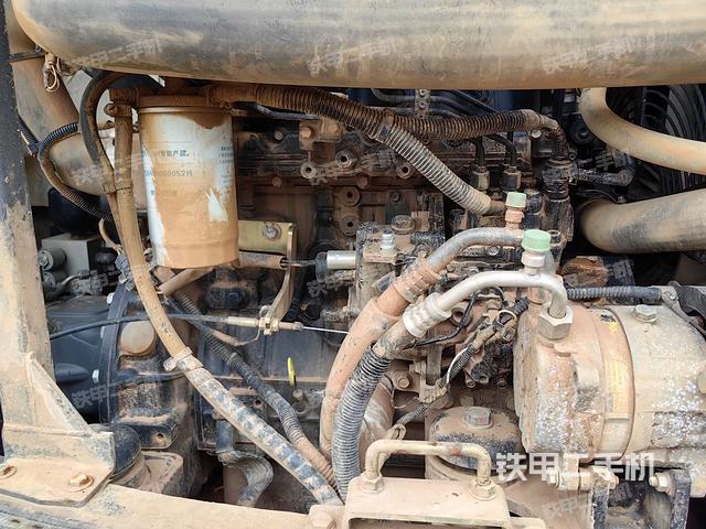 回转马达和主控阀（整机外观）