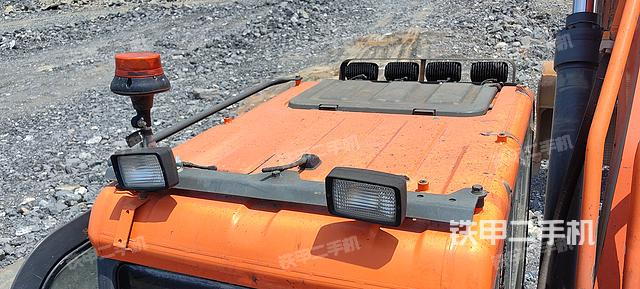 驾驶室顶部（整机外观）