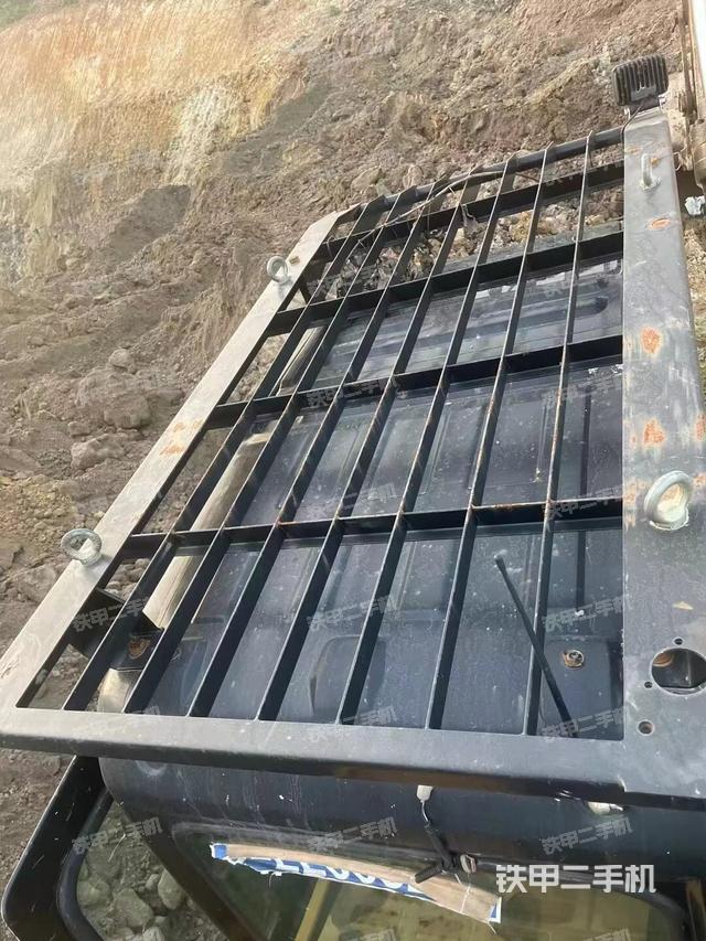 驾驶室顶部（整机外观）