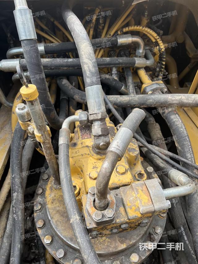 回转马达和主控阀（整机外观）