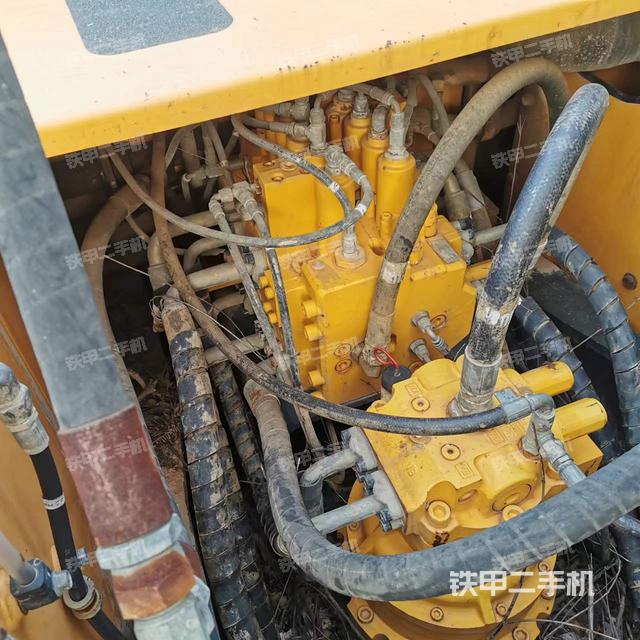 回转马达和主控阀（整机外观）