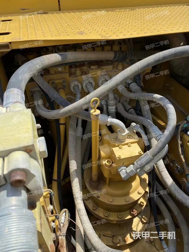 回转马达和主控阀（整机外观）