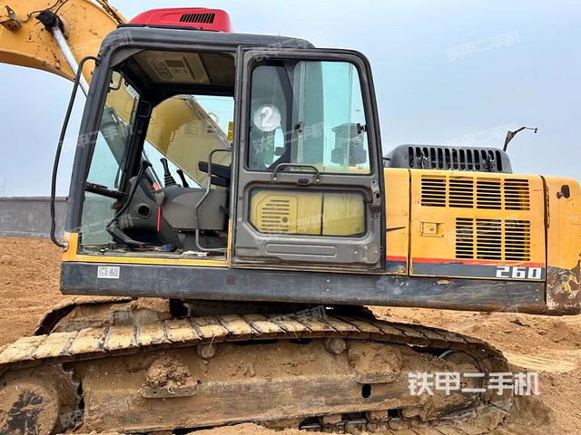 驾驶室顶部（整机外观）