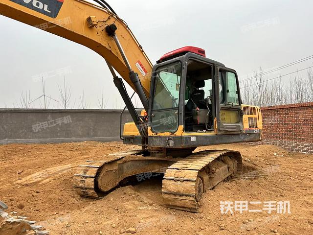 雷沃重工FR210挖掘机