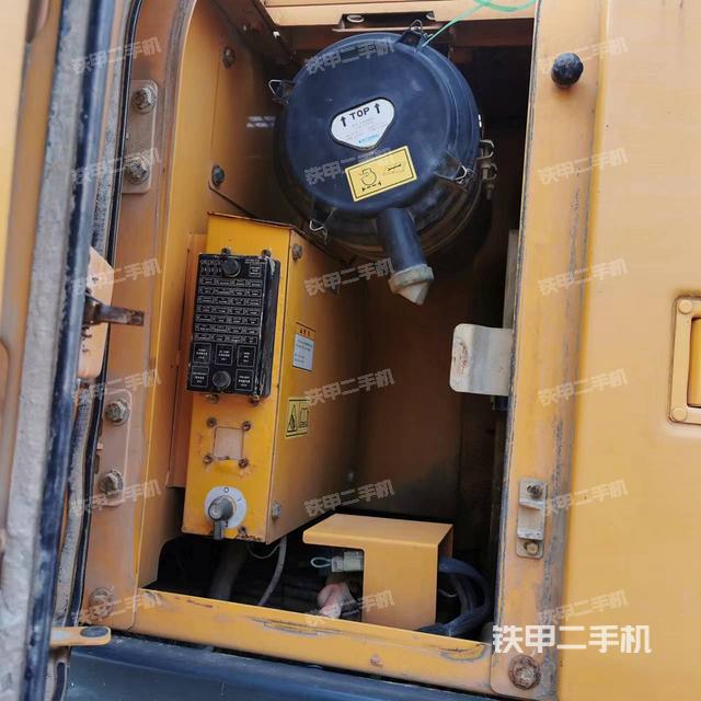 驾驶室顶部（整机外观）