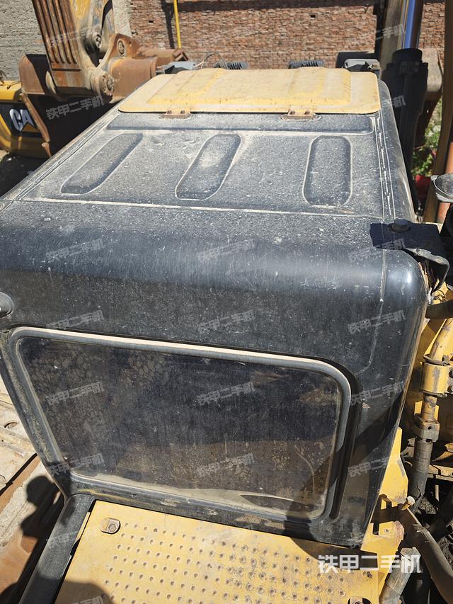 驾驶室顶部（整机外观）