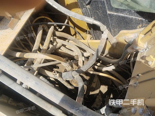 回转马达和主控阀（整机外观）