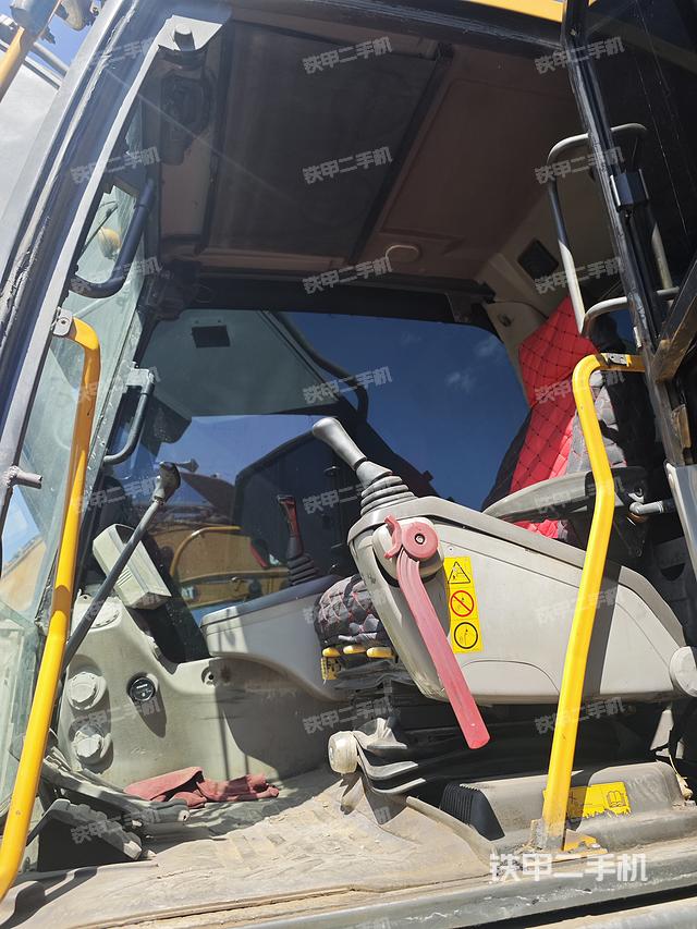 驾驶室整体（整机外观）