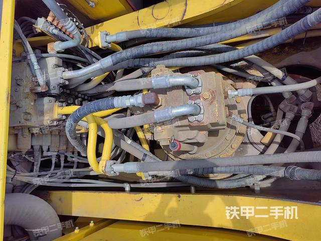 回转马达和主控阀（整机外观）