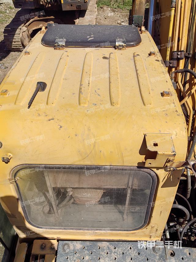 驾驶室顶部（整机外观）