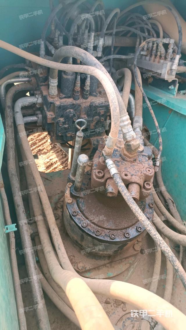 回轉(zhuǎn)馬達(dá)（上車部件）