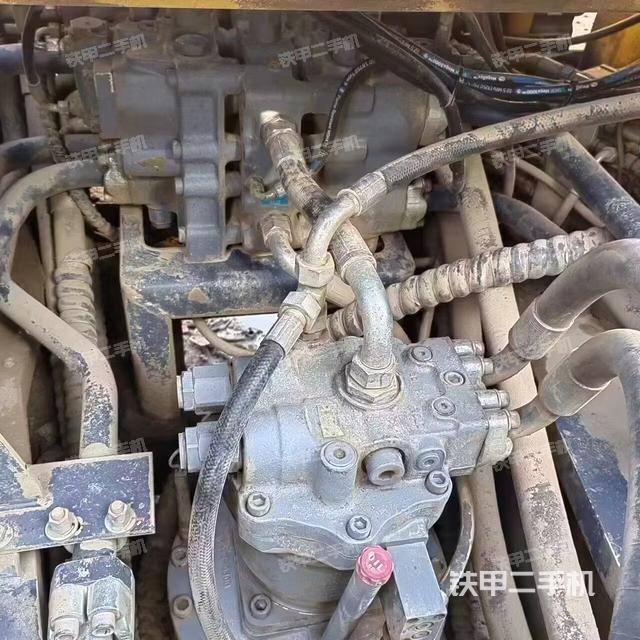 回转马达和主控阀（整机外观）