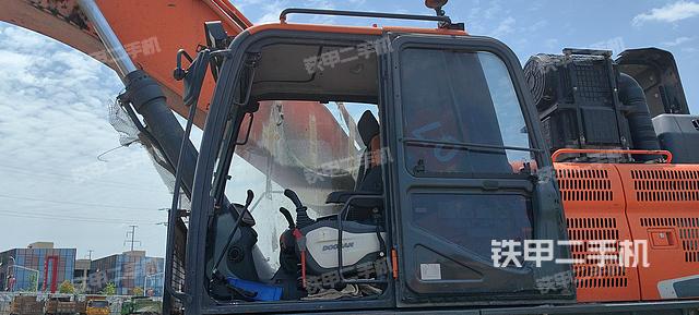 驾驶室整体（整机外观）