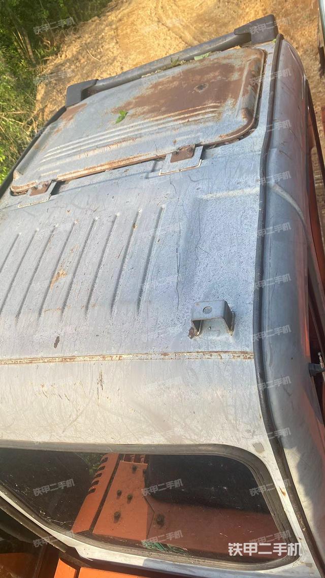 驾驶室顶部（整机外观）