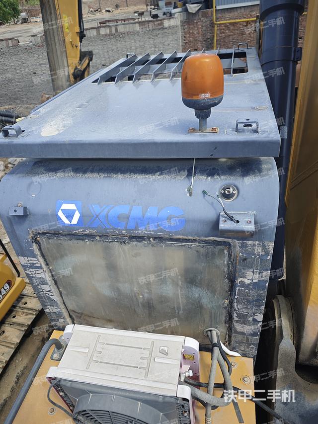 驾驶室顶部（整机外观）