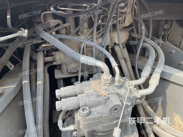 回转马达和主控阀（整机外观）