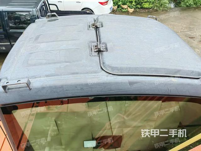 驾驶室顶部（整机外观）