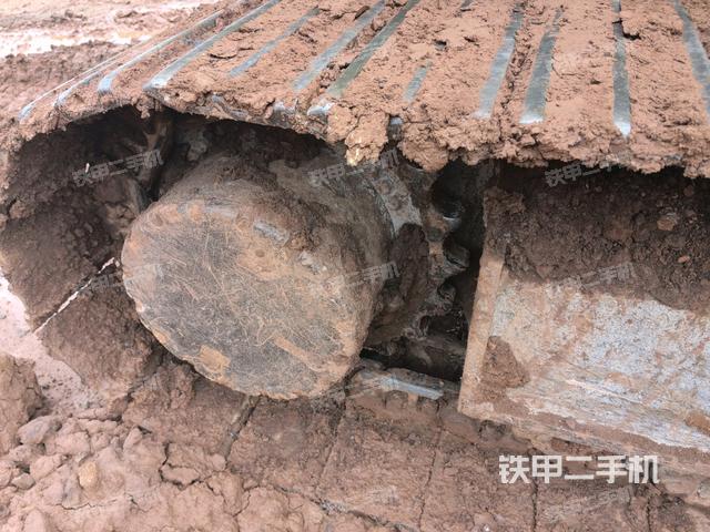 右驅(qū)動輪（行走機構(gòu)）