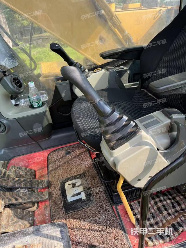 驾驶室顶部（整机外观）