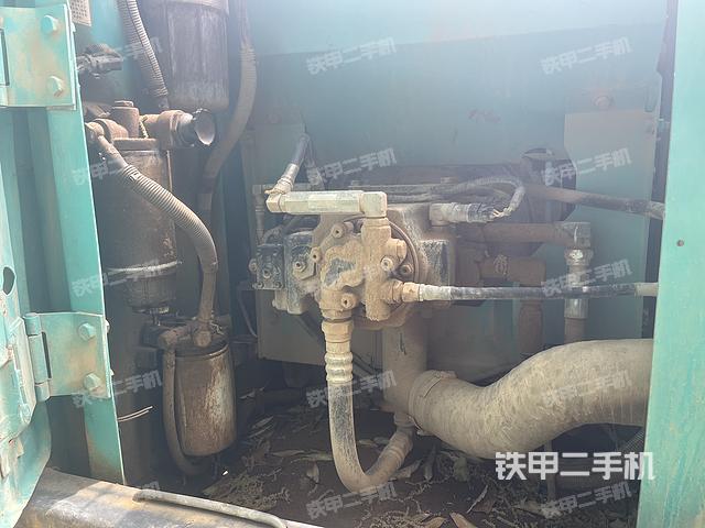 液压泵舱室正面整体（整机外观）