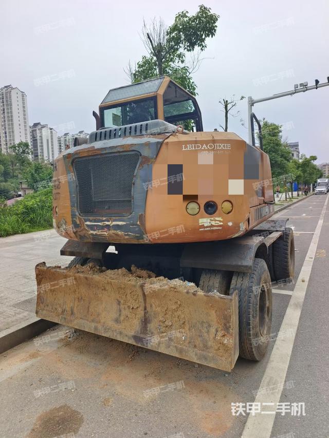 驾驶室顶部（整机外观）