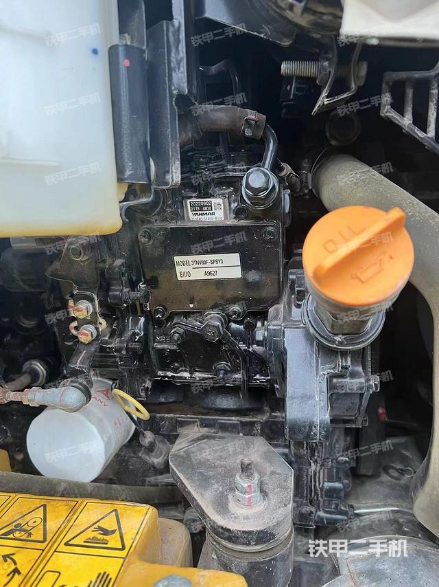 回转马达和主控阀（整机外观）