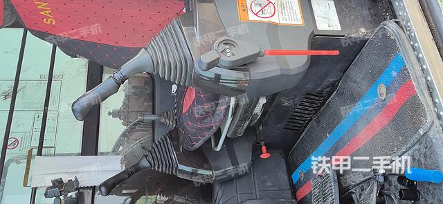 驾驶室整体（整机外观）