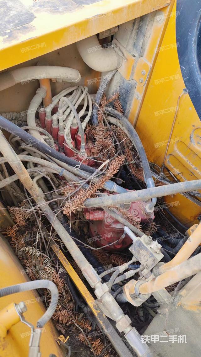 回转马达和主控阀（整机外观）