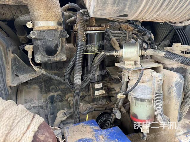 回转马达和主控阀（整机外观）