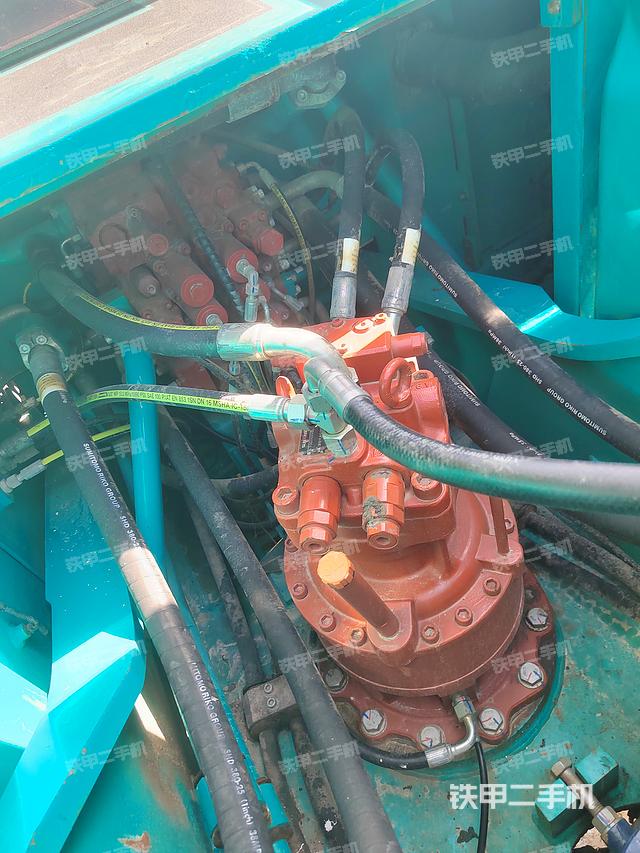 回转马达和主控阀（整机外观）