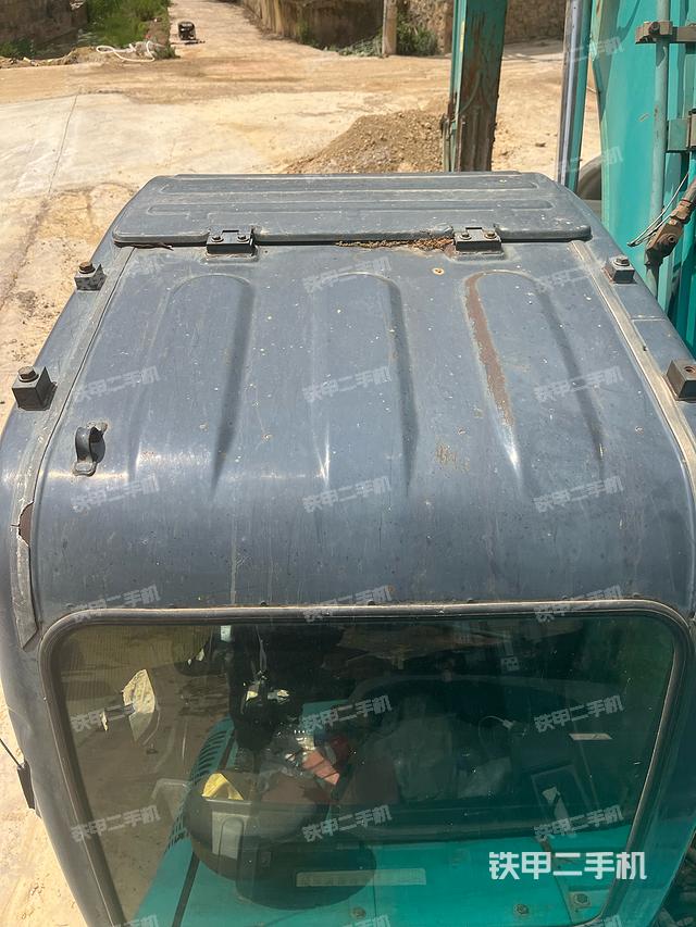 驾驶室顶部（整机外观）