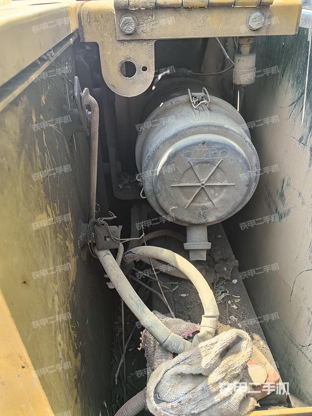 回转马达和主控阀（整机外观）