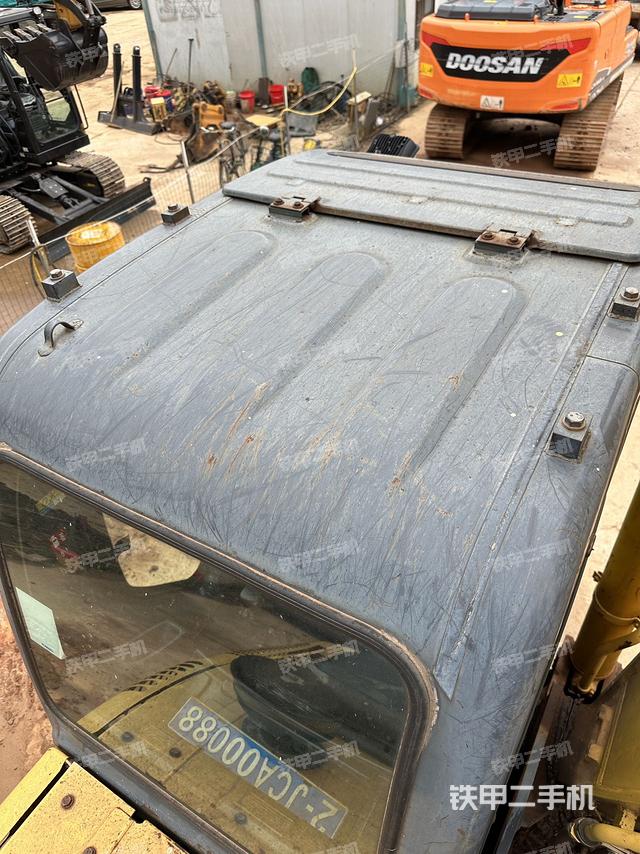 驾驶室顶部（整机外观）