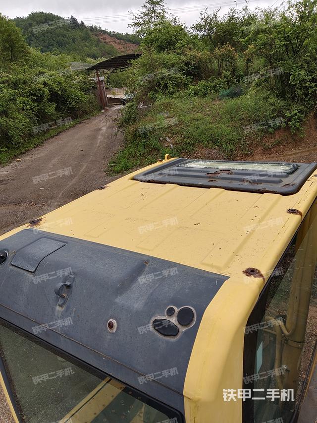 驾驶室顶部（整机外观）