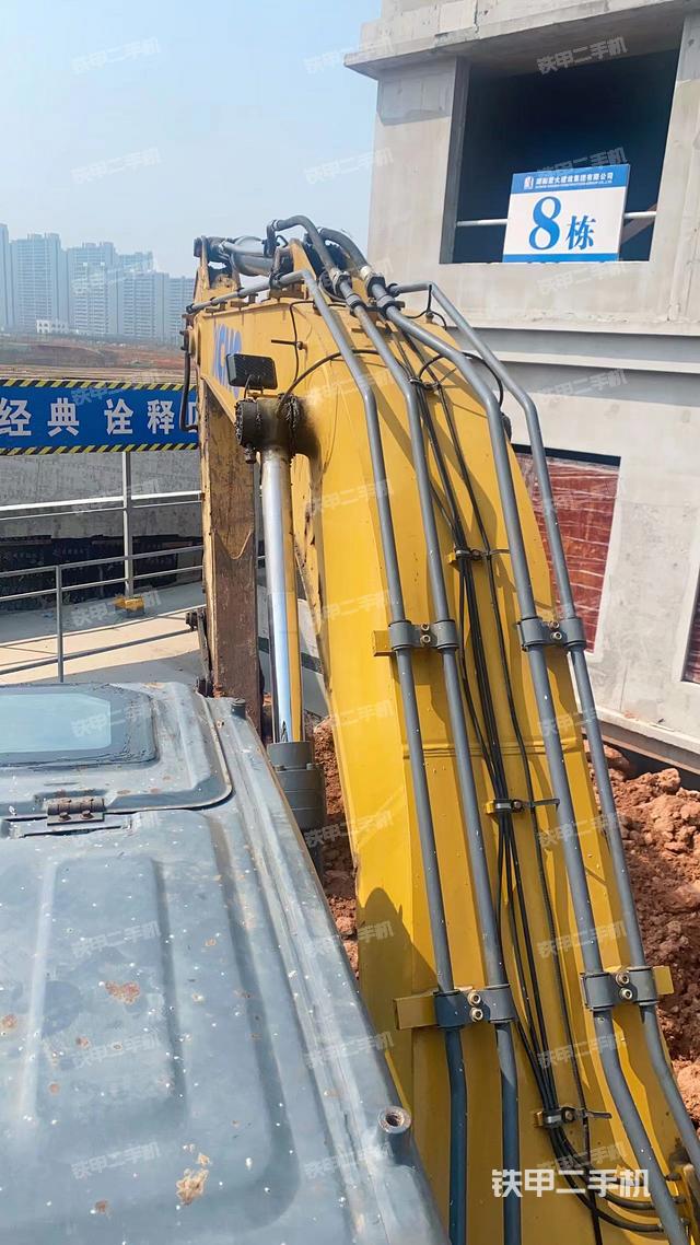 驾驶室顶部（整机外观）