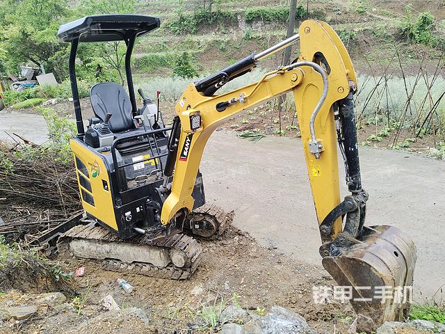 驾驶室顶部（整机外观）