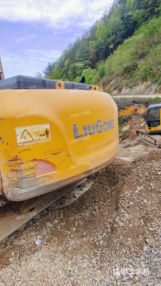 驾驶室顶部（整机外观）