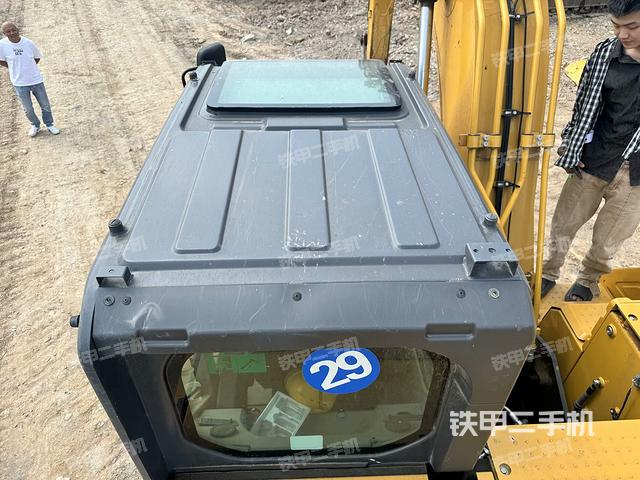 驾驶室顶部（整机外观）