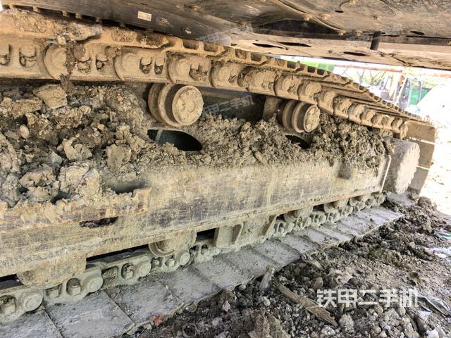 右侧履带整体(行走机构) 右侧履带整体(行走机构)
