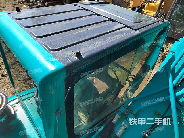 驾驶室顶部（整机外观）