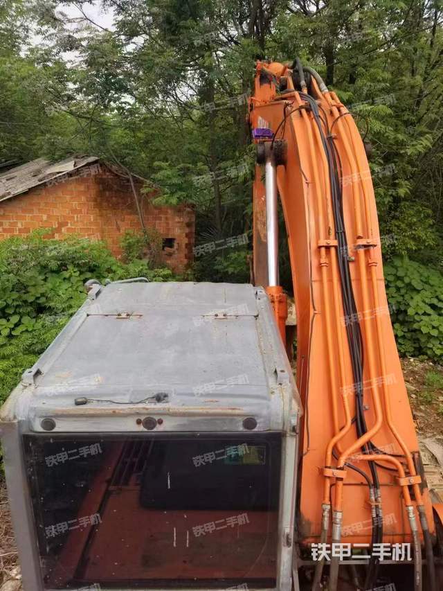 驾驶室顶部（整机外观）