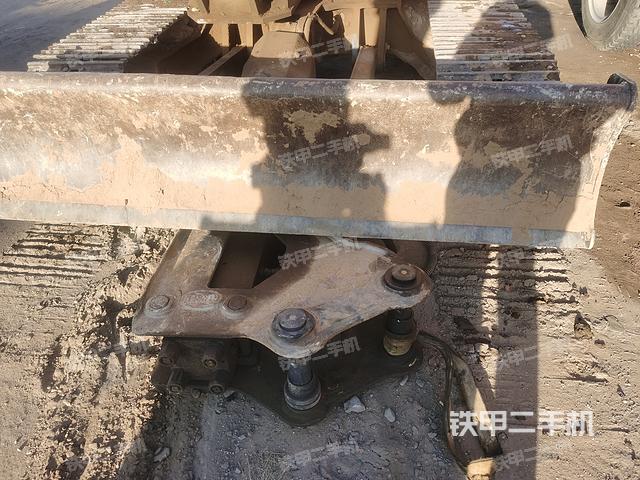 驾驶室顶部（整机外观）