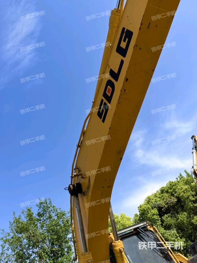 大臂根部 斜视(工作和回转装置) 大臂根部 斜视(工作和回转装置)
